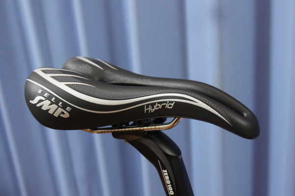 Selle SMP HYBRID
サドル