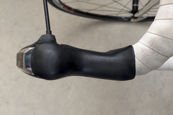 ブラケットカバーのベタつき除去